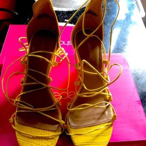 NEVER WORN Yellow Wedges